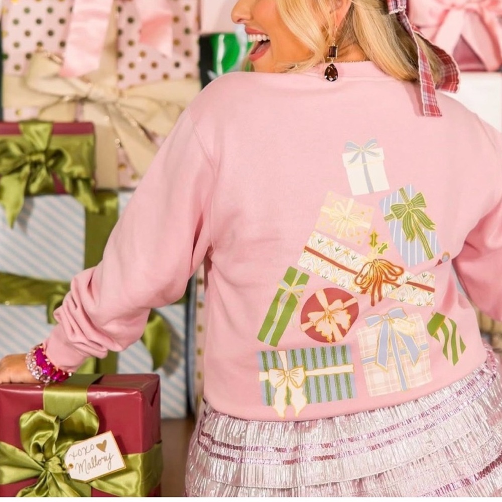 Living Fully Co.
BRAND NEW Living Fully Co bow sweatshirt size medium Mallory